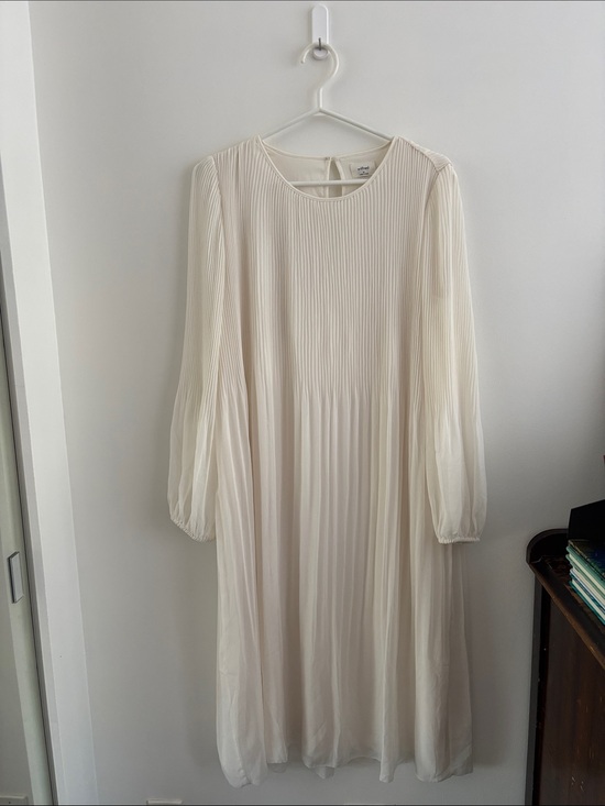 Wilfred Dresses & Skirts - Wilfred white daydreamer Pleated Midi Dress / size medium